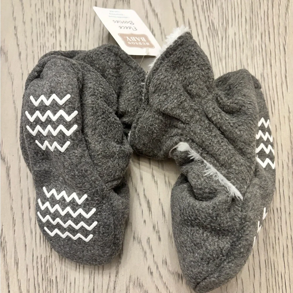 NWT Hudson Baby Cozy Fleece Booties In Dark Gray Size 3T